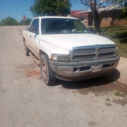 2001 2500 Truck Runs Drives Stops Clear Title 