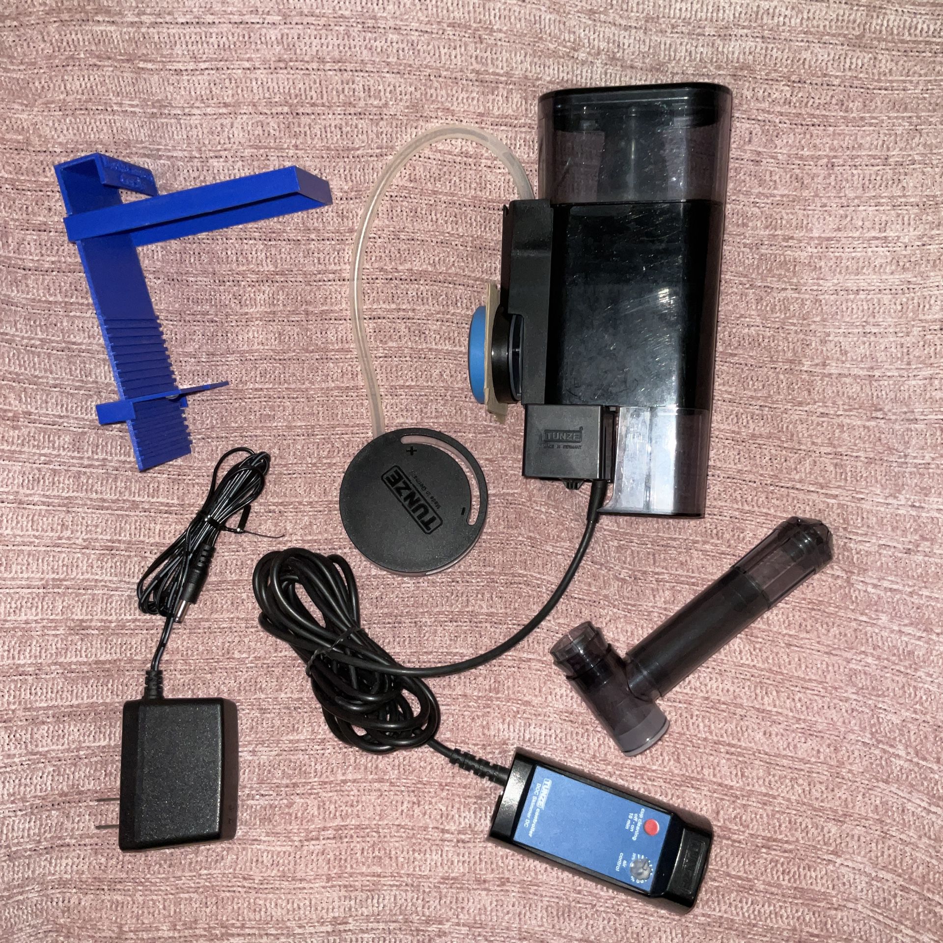 TUNZE DOC PROTEIN SKIMMER 9001 DC with CONTROLLER and 3D Printed Bracket