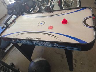 Air hockey table