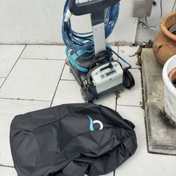 Dolphin pool vacuum