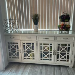Buffet Table With Extra Glass Top