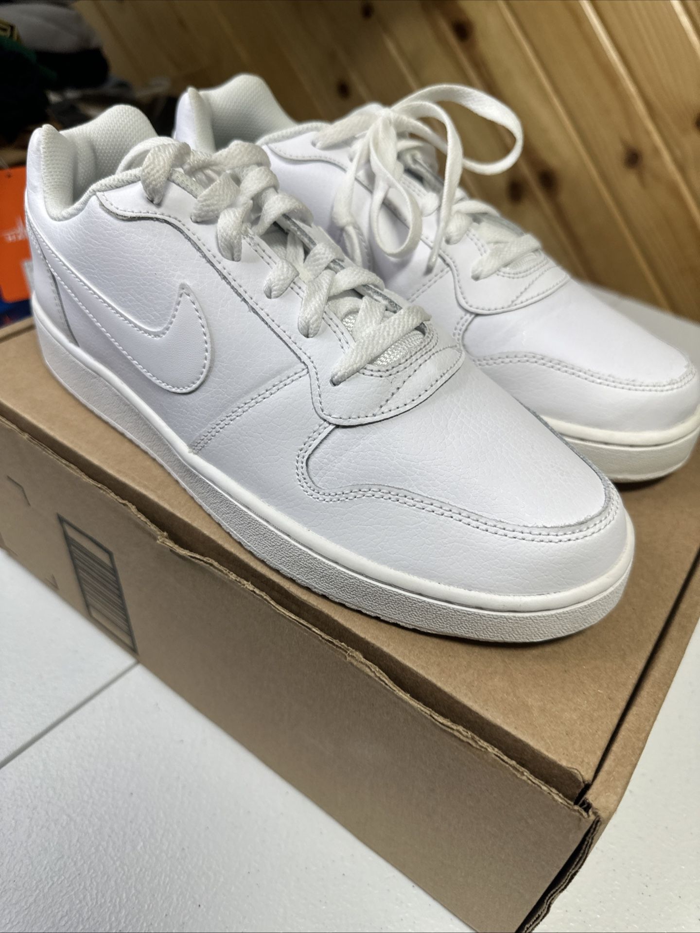 Nike Erbernon Size 9.5w White
