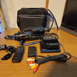 Sony CCD-FX620 Video8 Camcorder Kit. Must Watch Video Demo