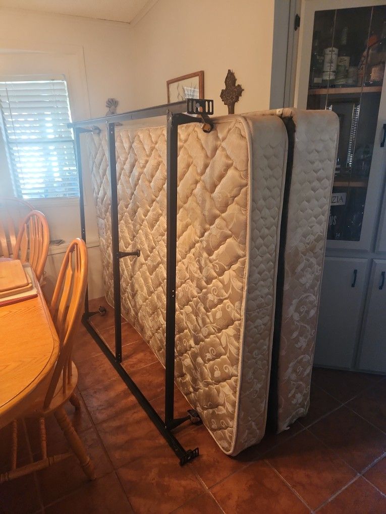 7 Inch Mattress And Box Spring For Queen Bed. Apache Junction