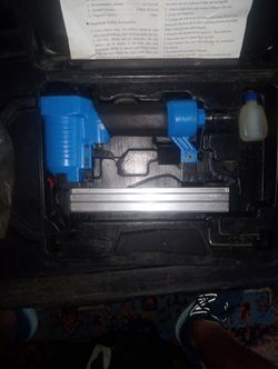 itle: 18-Gauge Pneumatic Narrow Crown Air Stapler (Model 9025) – Great Condition