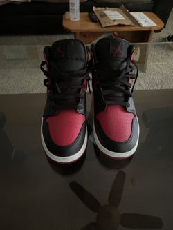 Jordan 1 Bred Mids