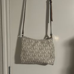 Michael Kors Handbag (Price Is Firm)