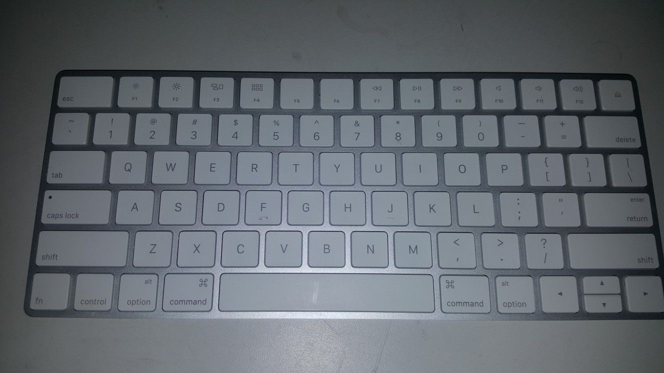 apple Magic Keyboard * Bluetooth & Rechargeable