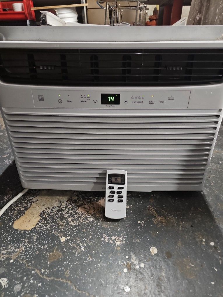 FRIGIDAIRE AIRCONDISHEN WINDOWS BTU 12.000 REMONT CANTROLL 