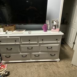 White dresser set