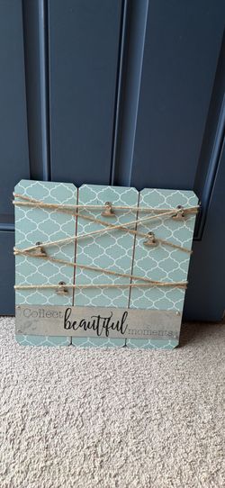 Picture frame/hanger