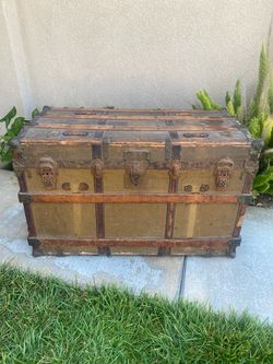 Selling a vintage trunk circa 1897, still good condition considering the age and use , make a great storage and display