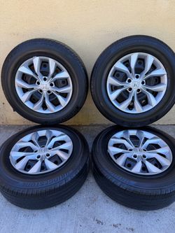 17 inch Honda Crv and Hrv HUB CAPS Wheels
