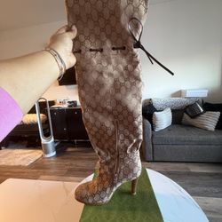 GUCCI Thigh High Boot 40