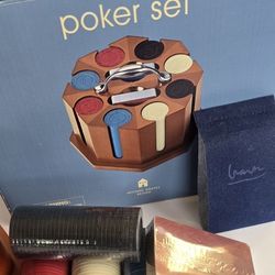 POKER🃏 SET~Michael Graves Design Collection Poker Set. 
It features a cherry-finish wood caddy or carousel holder