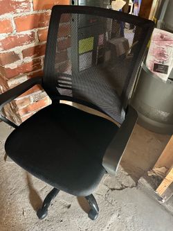 Black breathable Chair