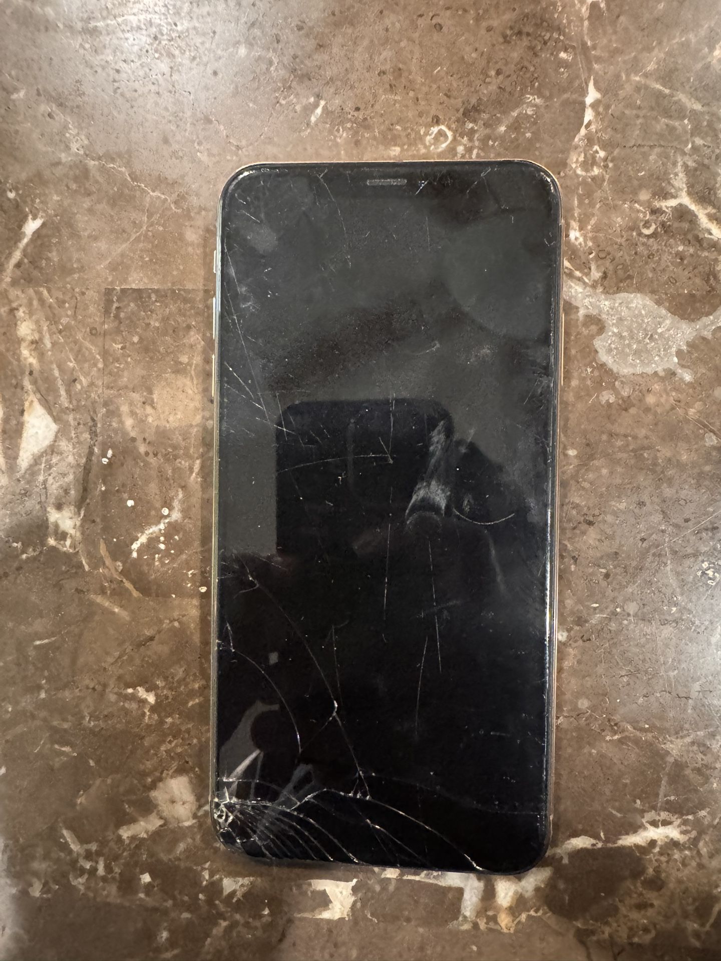 iPhone X Gold– Cracked / Parts Only