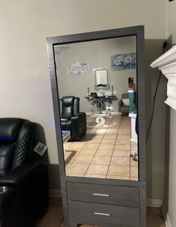 Mueble con espejo organizador de bolsos gorras y maquillaje
