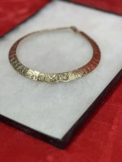 Vintage Gold-Tone Omega Collar Necklace – Elegant Etched Design