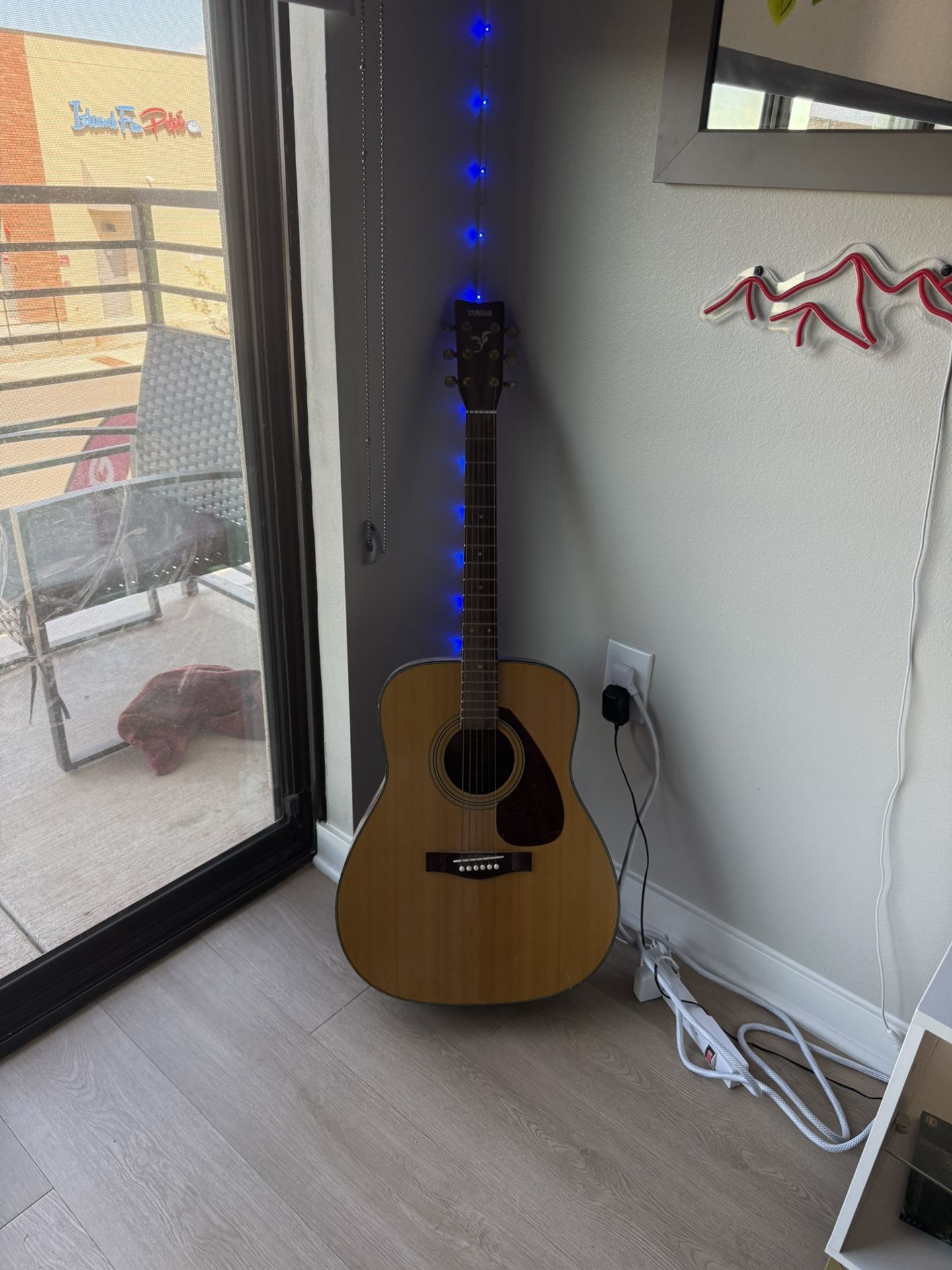 F-335 Yamaha Guitar