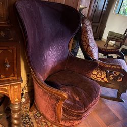 Antique Earstyle Chair