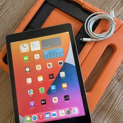 Apple iPad 5th Generation 32GB  with kids protective case & Charger (128gb $170) 