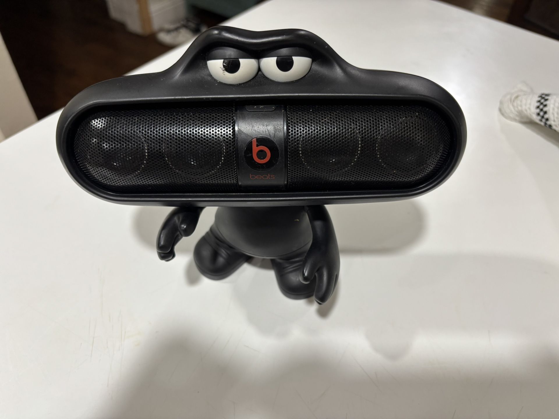 Beats Pill 2.0 Black With Stand