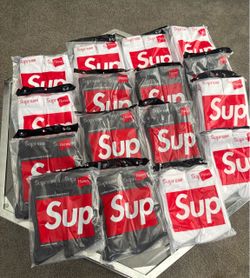 Supreme x Hanes Crew Socks 4-Pack