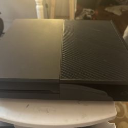 500 GB Xbox One With HDMI Cord And Power Strip 