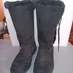 Women's Size 6, Makalu Black Suede Boots 