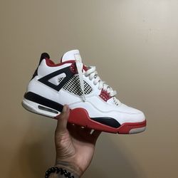 Used Fire Red Jordan 4 