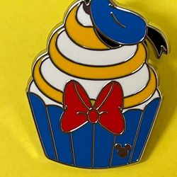Disney Pins Hidden Disney Cupcakes: Donald