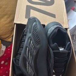Yeezy 700 Black 