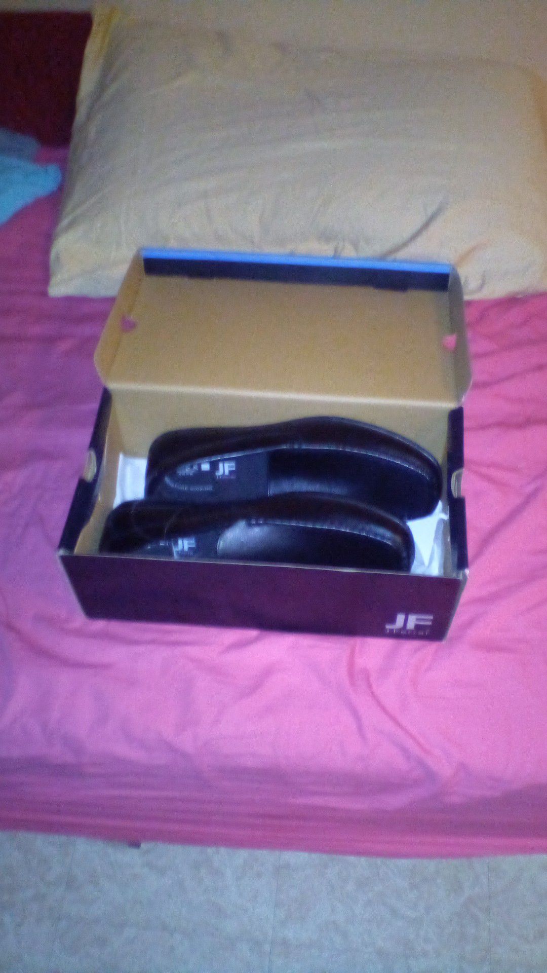 JF Shoes memory flex form shoes 60.00 new in box with tag will sell for 30 or best offer size 11 mediums