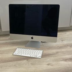 iMac 21 Inch With Keyboard. 