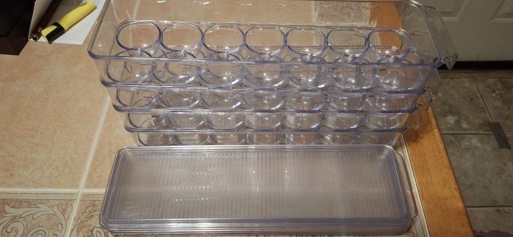 4 Plastic Egg Holders With Lids