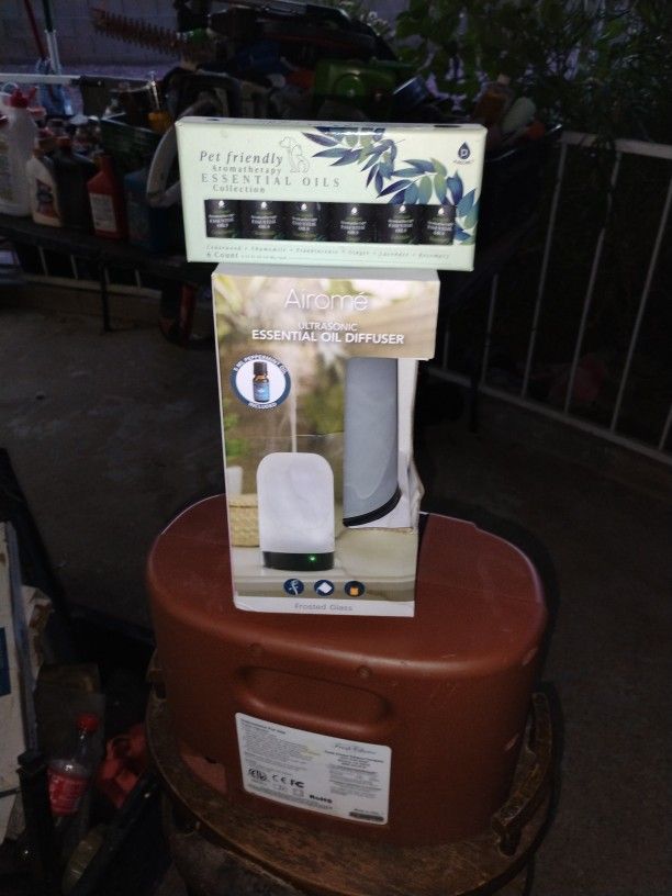 ULTRA SONIC OIL DIFFUSER By Airome And PET FRIENDLY OILS (Brand New)