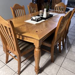 Dining Table/ Comedor