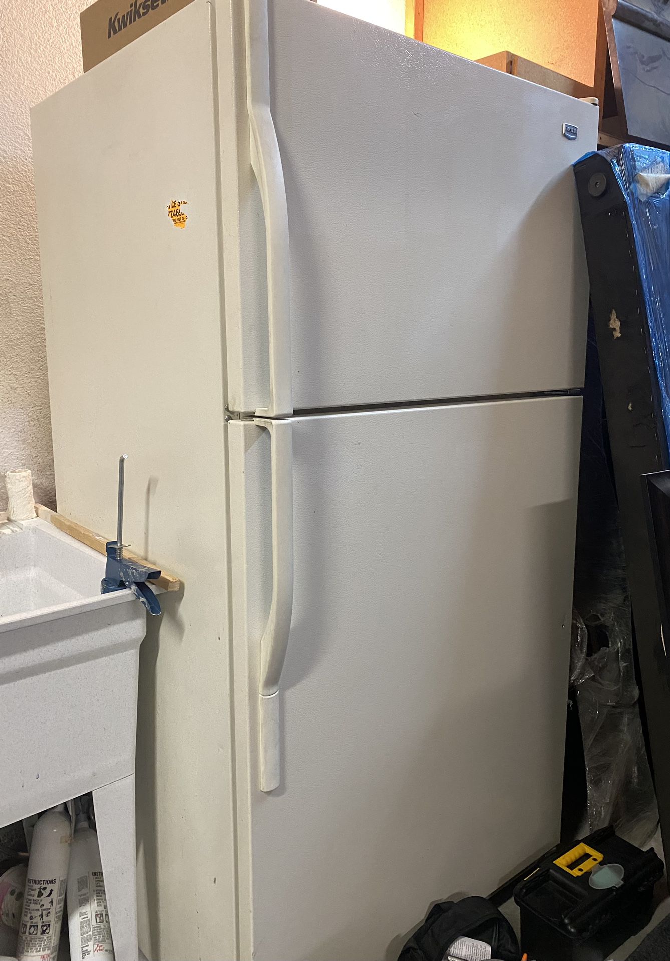 Maytag Refrigerator TOP-FREEZER REFRIGERATOR 