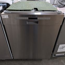 Bosch 300 Series SHE53B75UC
24 Inch Full Console Built-In Smart Dishwasher