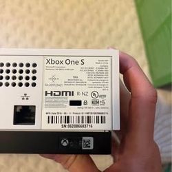 Xbox One S (READ DESCRIPTION!)