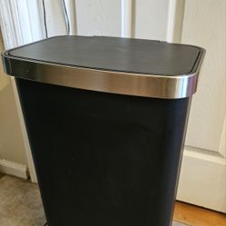 Step trash can, Black & stainless