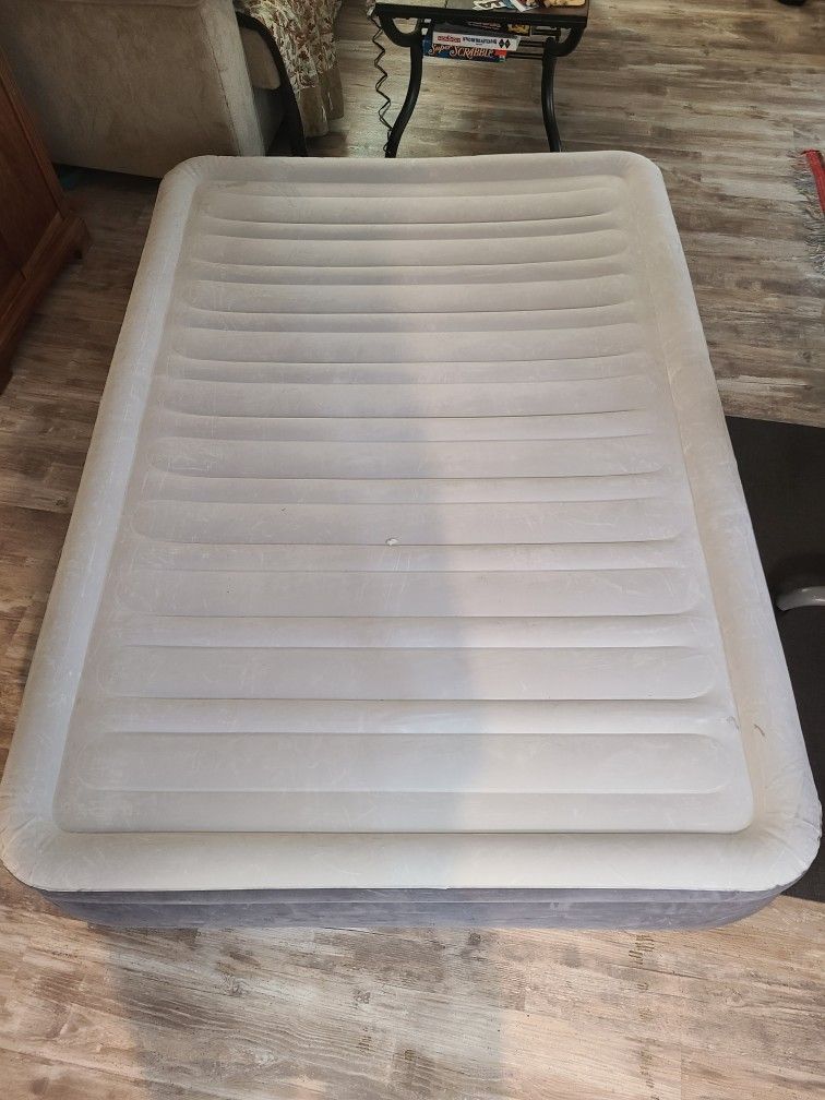 Full Size 12" Air Mattress 