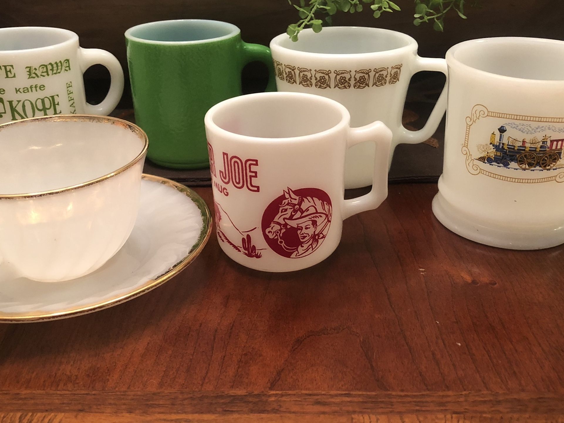 7 Piece vintage Mug Set