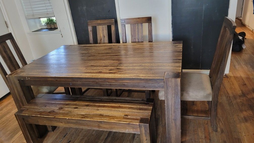 Dinng Table