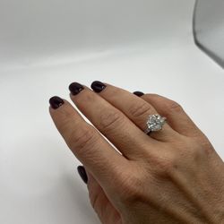 White Gold , Round Cut Engagement Ring 💍 