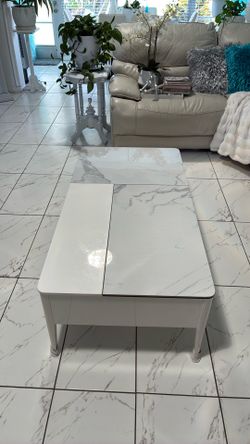 Coffee table that open up