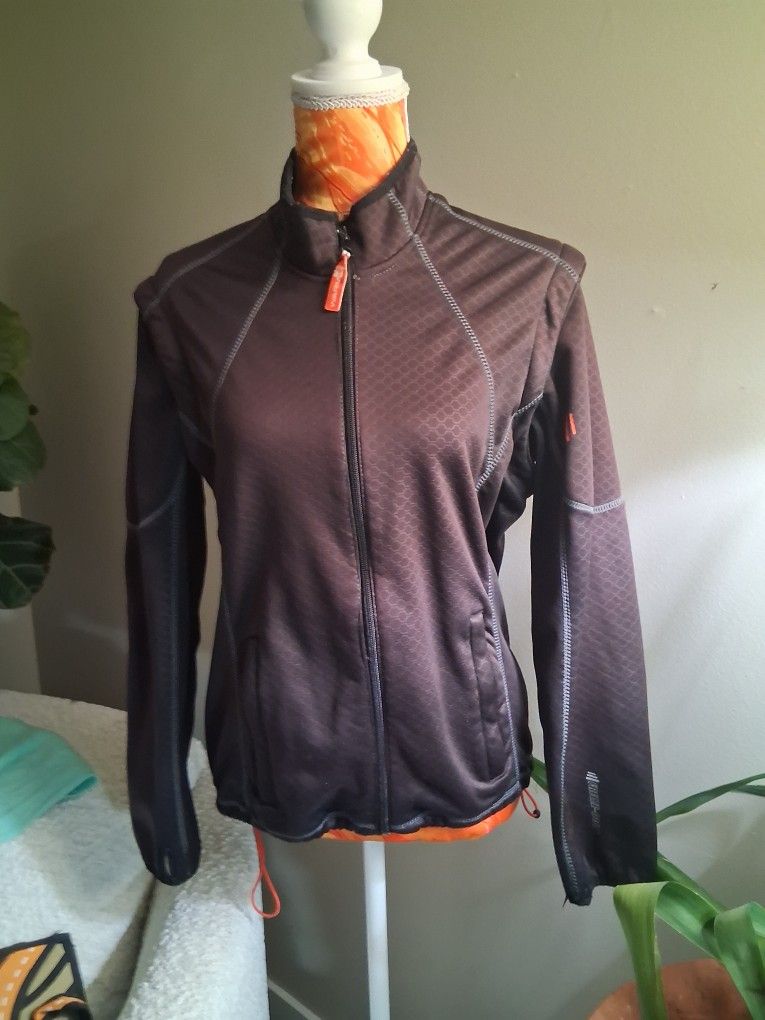 Warm R, Jacket Adjustable Every Where. Detachable Sleeves. Sz Sm