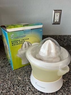 Toastmaster Citrus Juicer with Pulp Adjuster