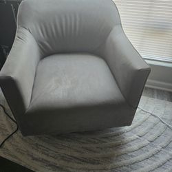 Seude Swivel Lounge Chair